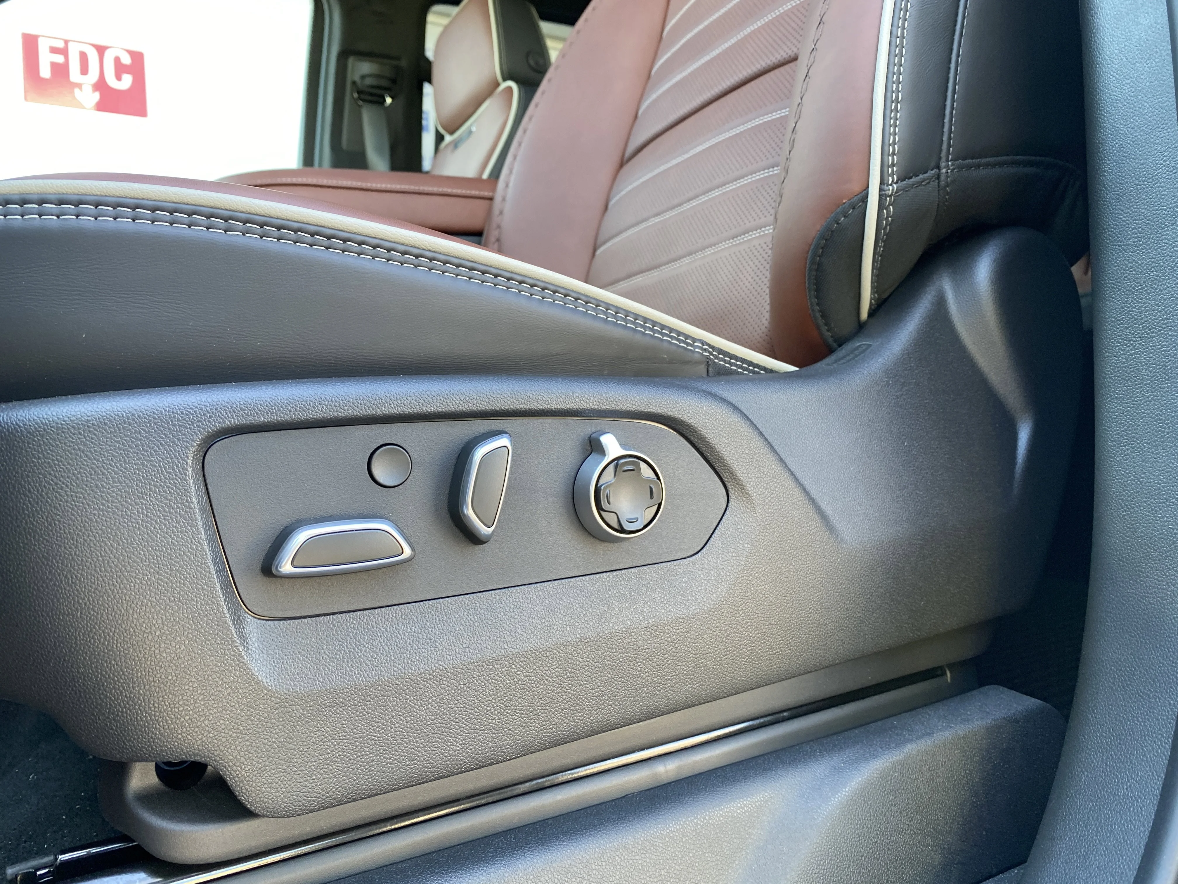 New 2026 GLACIER WHITE TRICOAT GMC Denali Ultimate image 29