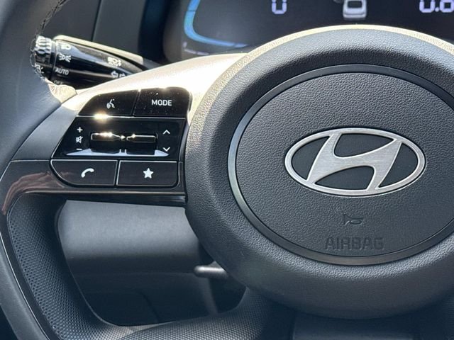 Used 2025  Hyundai SEL Sport image 21