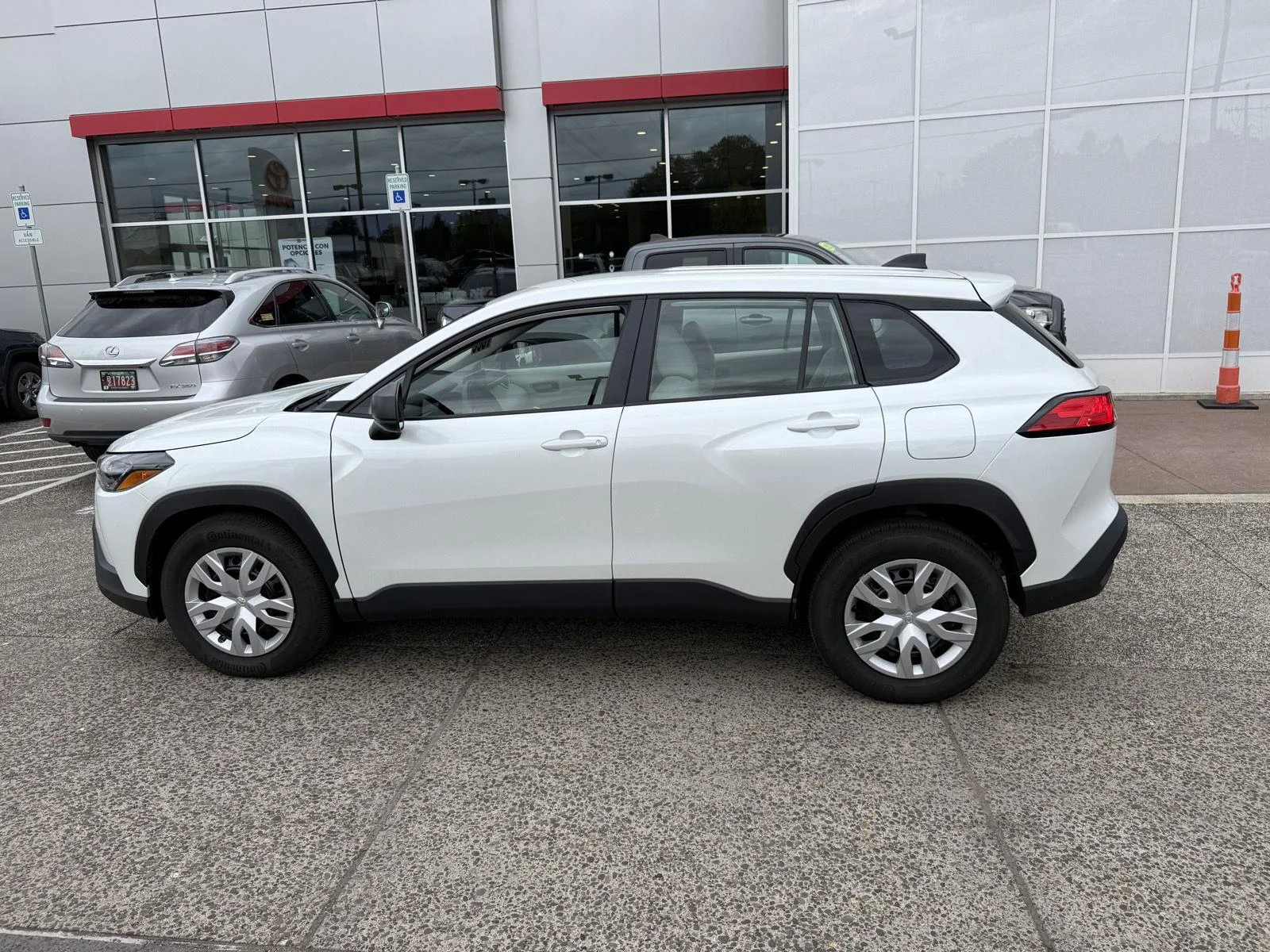 Used 2024 Wind Chill Pearl Toyota L image 5