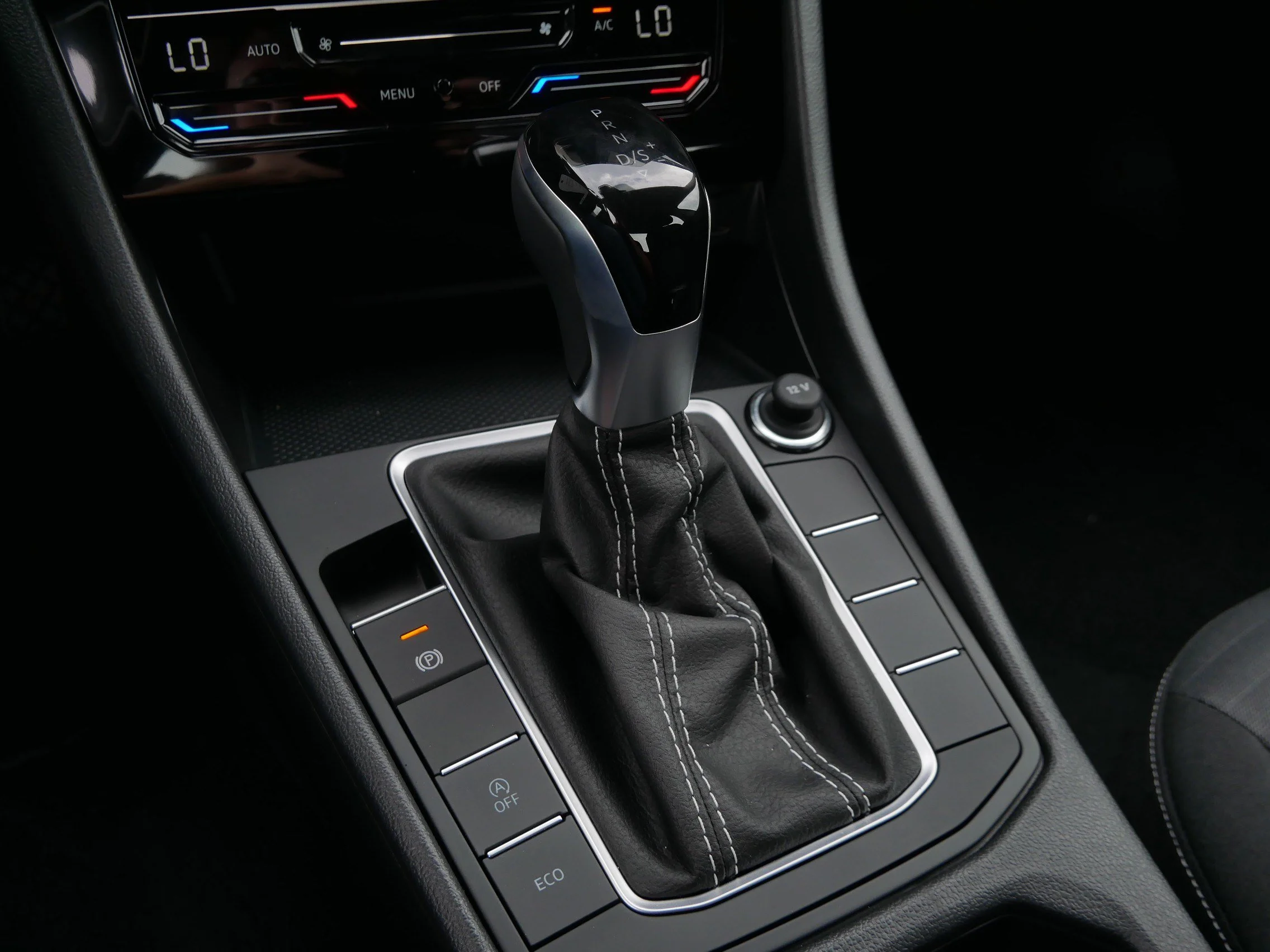 New 2026 Platinum Gray Metallic Volkswagen S image 9