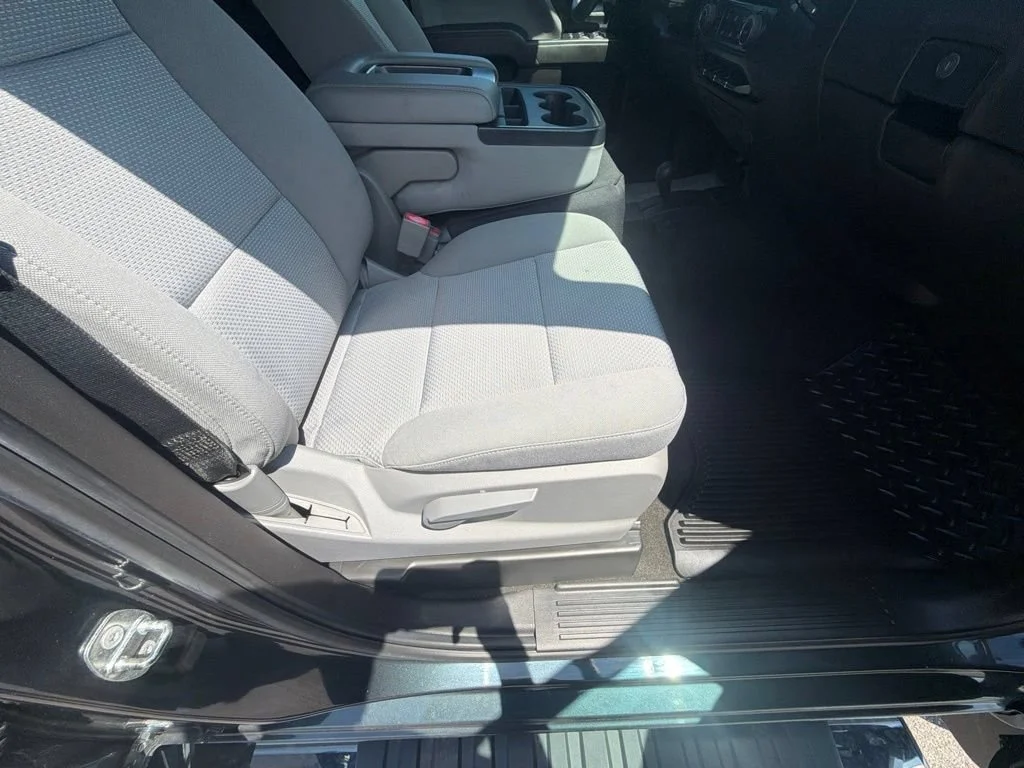 Used 2018 GRAPHITE METALLIC Chevrolet LS image 39