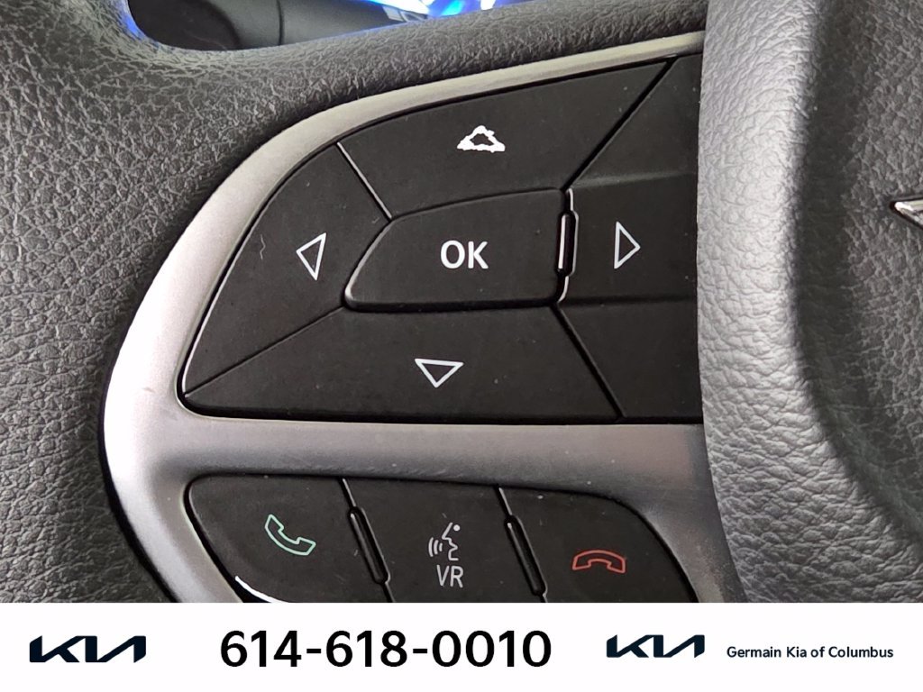Used 2015 Silver Chrysler Limited image 30
