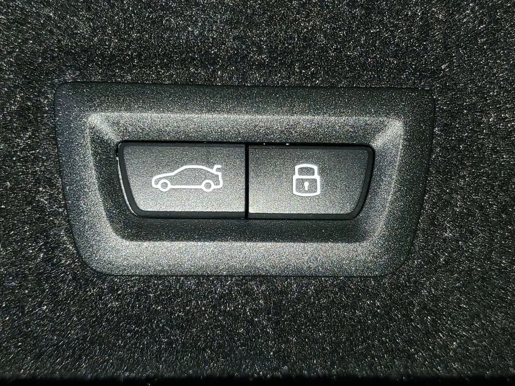 New 2026 Frozen Pure Grey Metallic BMW 740i image 8