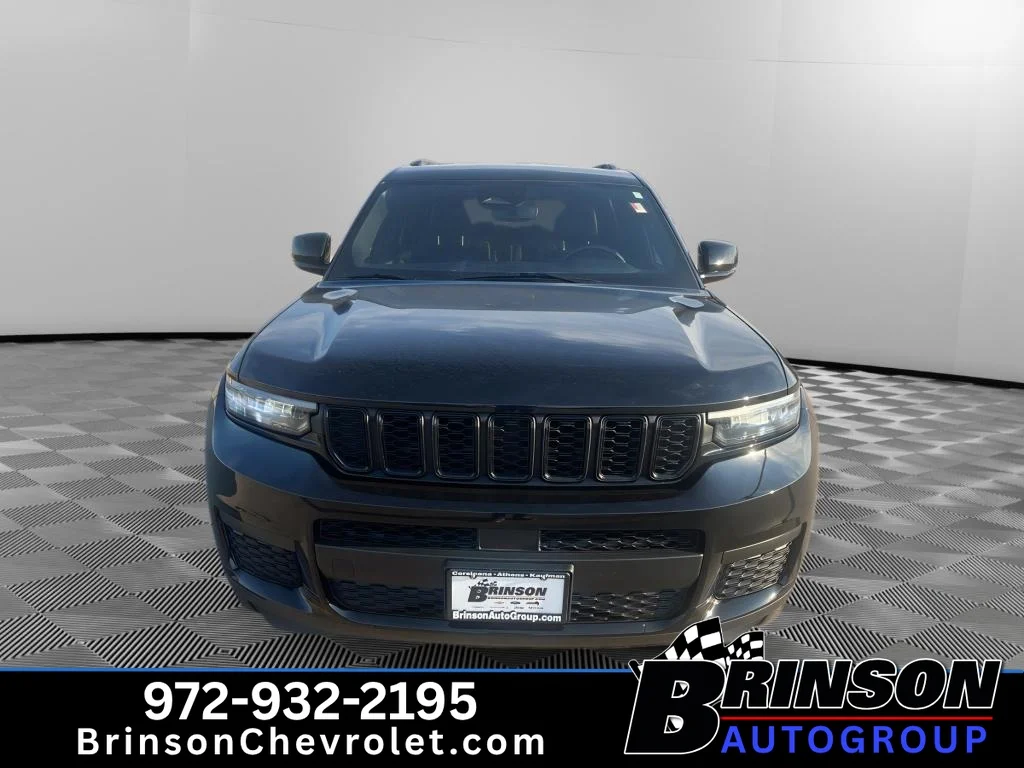 Used 2021 Diamond Black Crystal Pearlcoat Jeep Altitude image 2