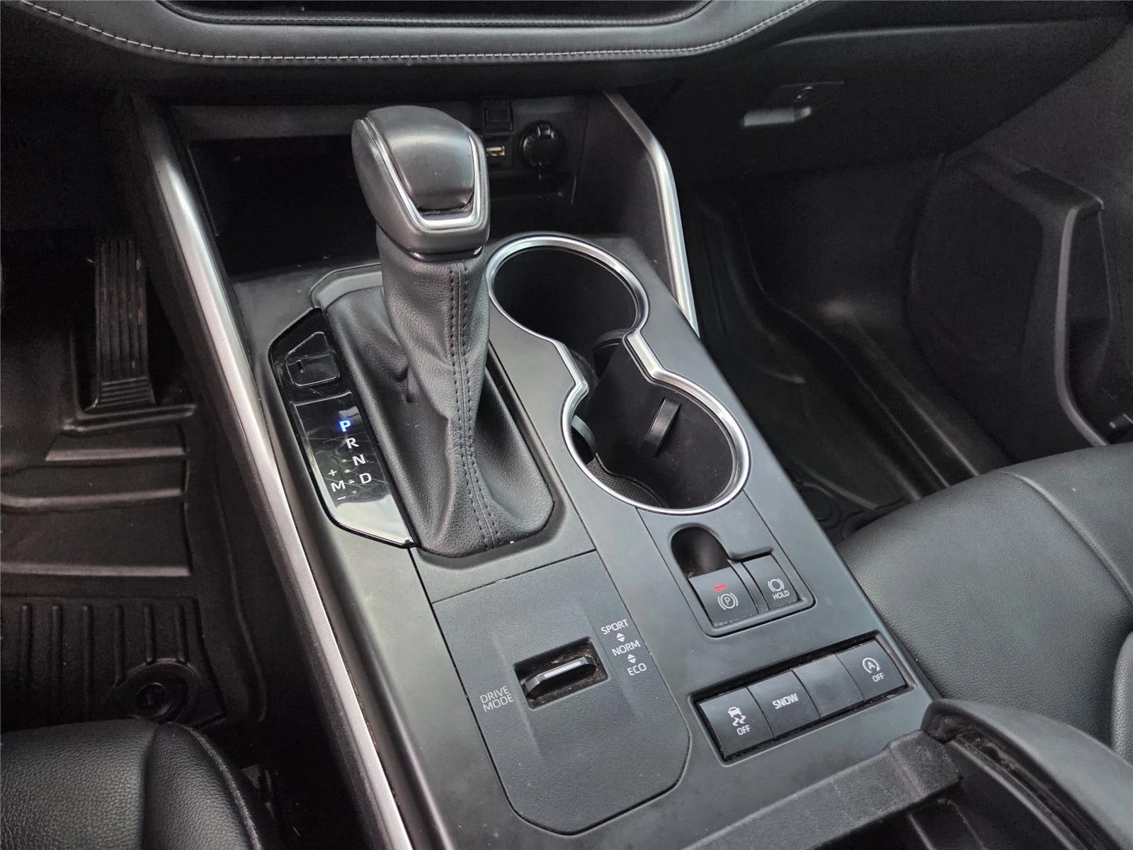 Used 2021 Midnight Black Metallic Toyota XLE image 13
