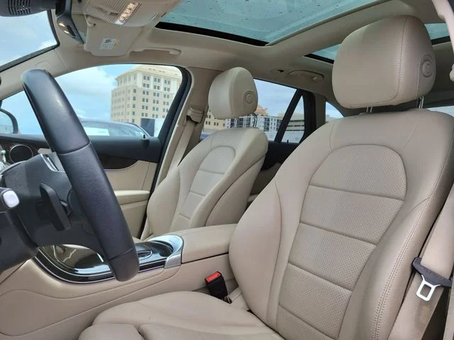 Used 2022 Silver Mercedes-Benz GLC 300 image 22