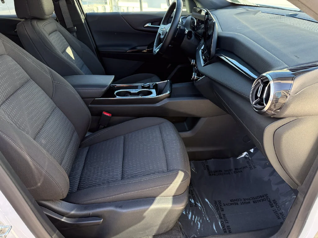 Used 2026 Summit White Chevrolet LT image 16