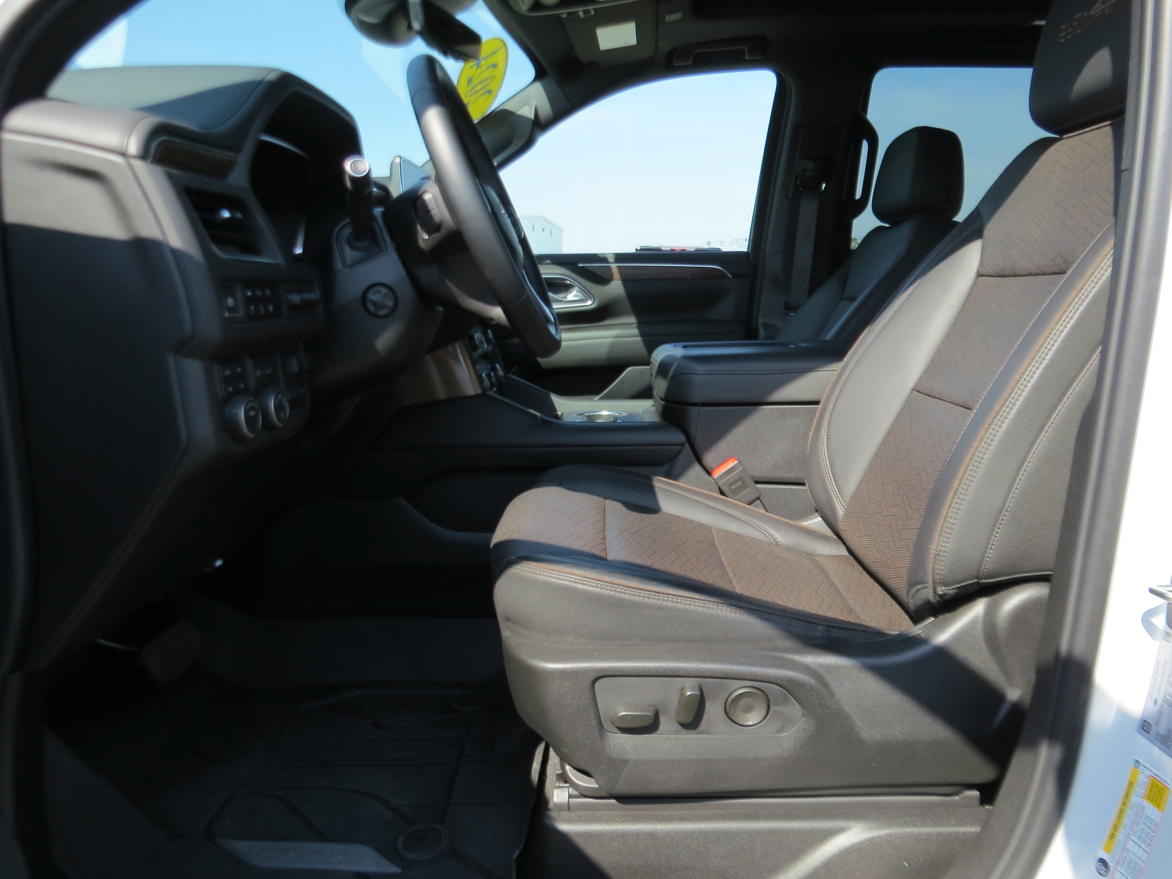 Used 2024 Iridescent Pearl Tricoat Chevrolet High Country image 17