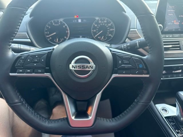Used 2022 White Nissan 2.5 SL image 29