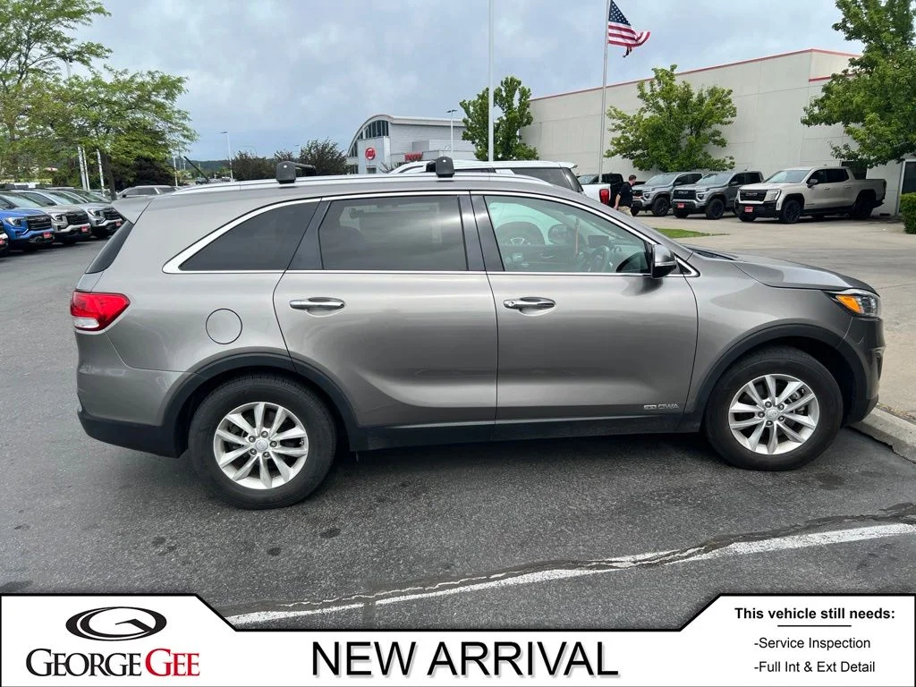 Used 2016 Silver Kia LX image 1