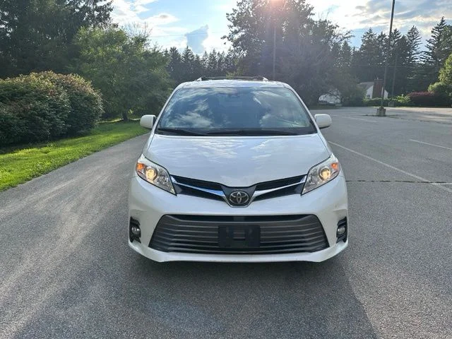 Used 2018 White Toyota XLE image 8