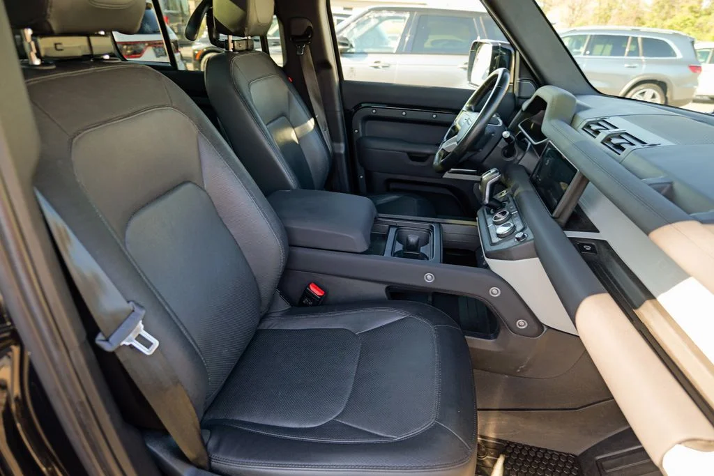 Used 2023 Santorini Black Metallic Land Rover X-Dynamic SE image 38