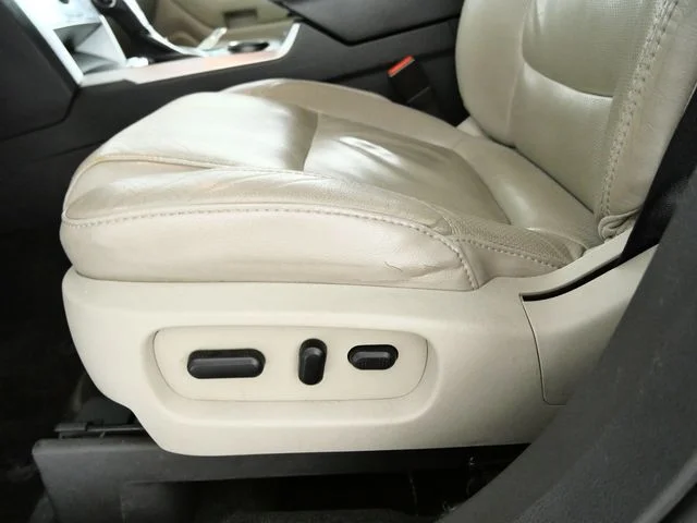 Used 2011 White Ford Limited image 18