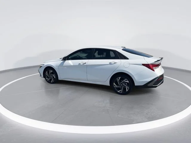 Used 2025 White Hyundai SEL Sport image 6