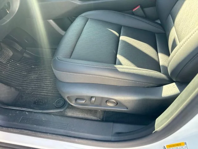 New 2027 White Chevrolet LT image 13