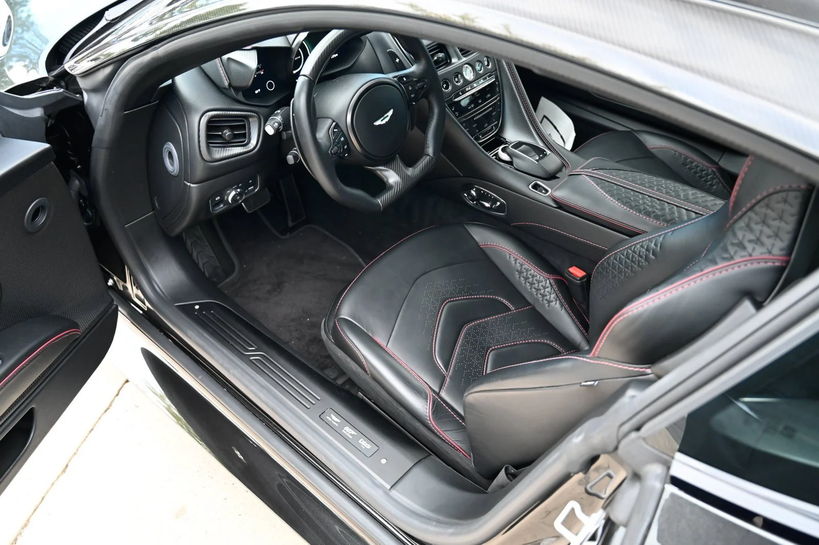 Used 2021  Aston Martin Superleggera image 9
