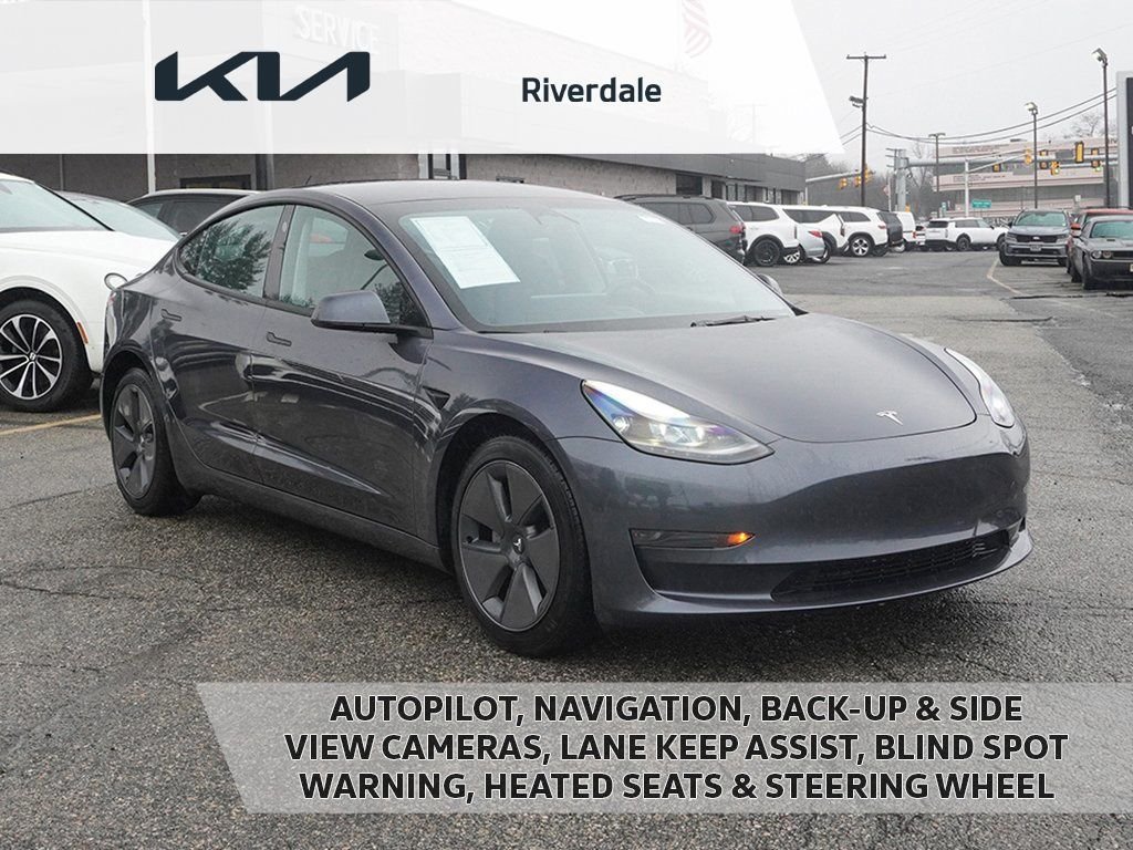 2023 Tesla Model 3 -'s photo