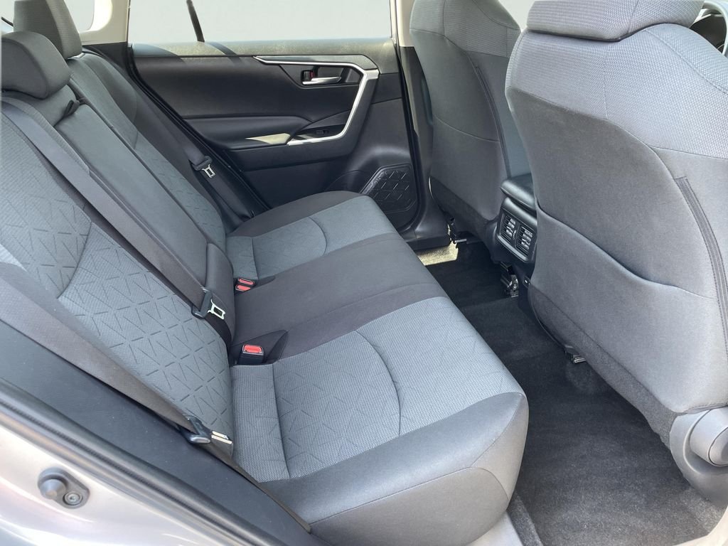 2024 Toyota RAV4 XLE - Photo 12