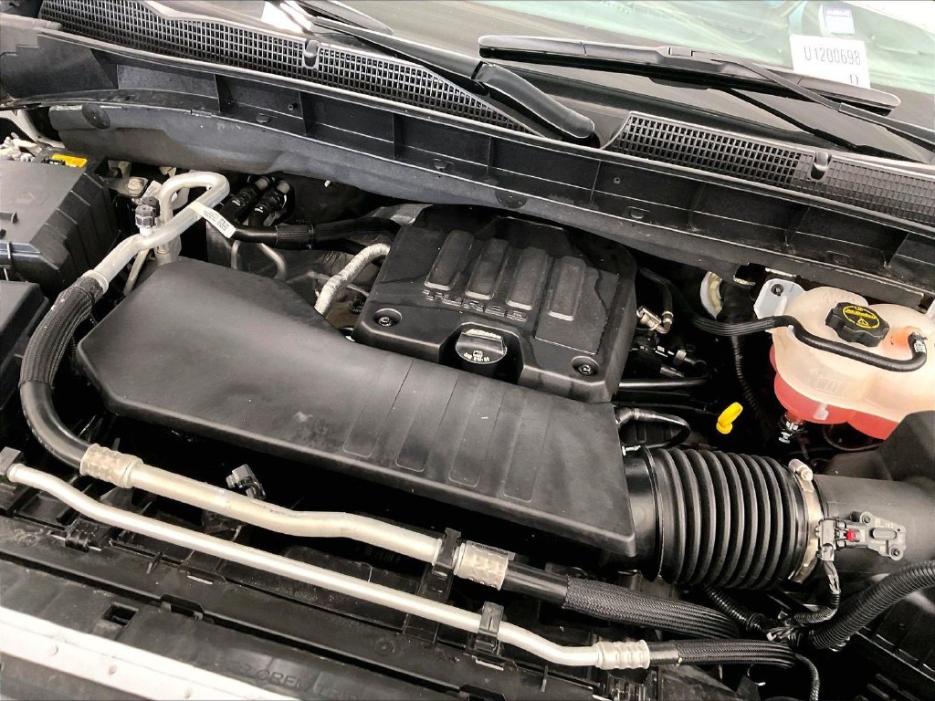 Used 2024 White GMC Elevation image 35