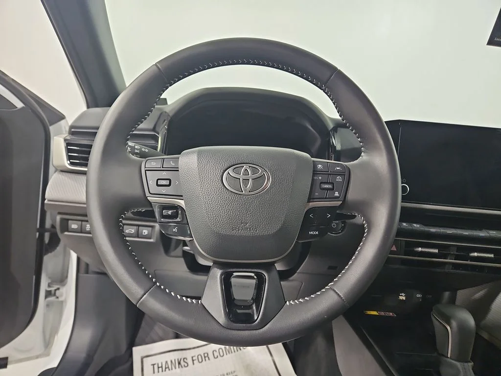 Used 2025  Toyota  image 14