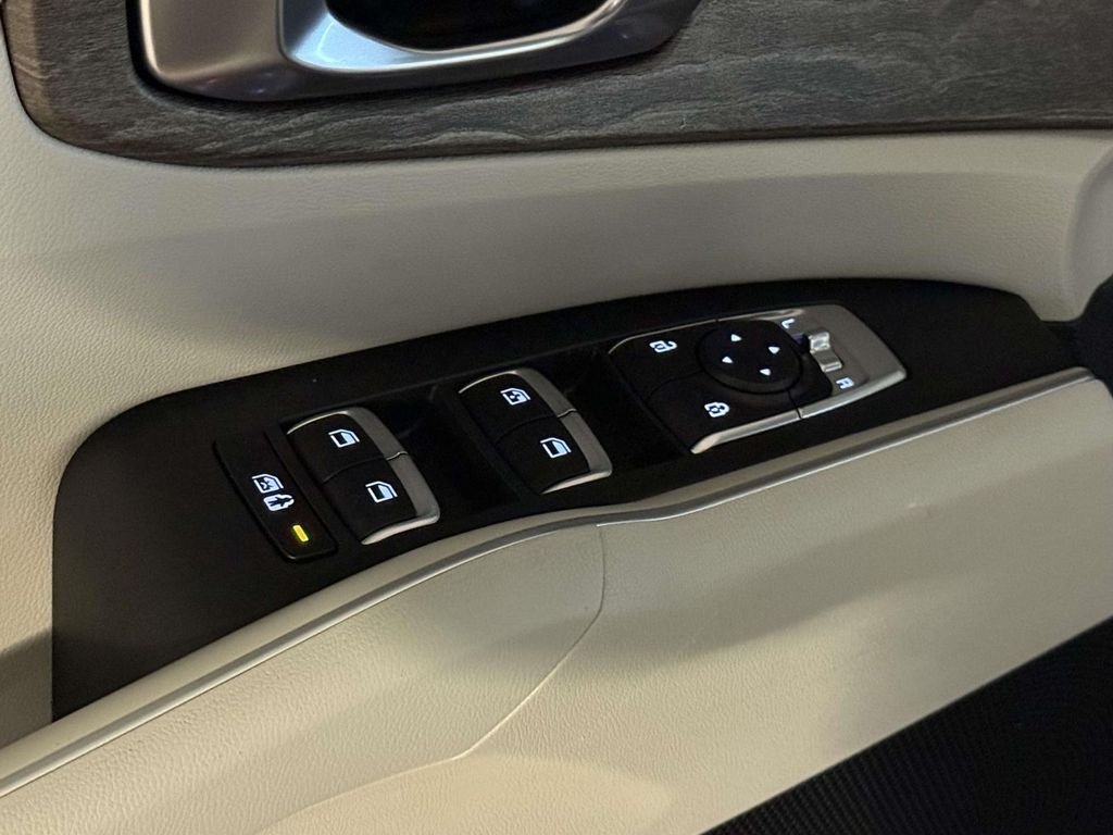Used 2022 Black Kia S image 28