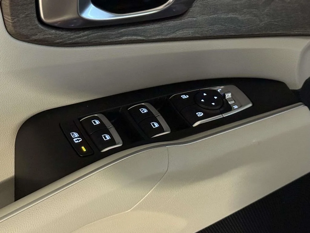 Used 2022 Black Kia S image 28
