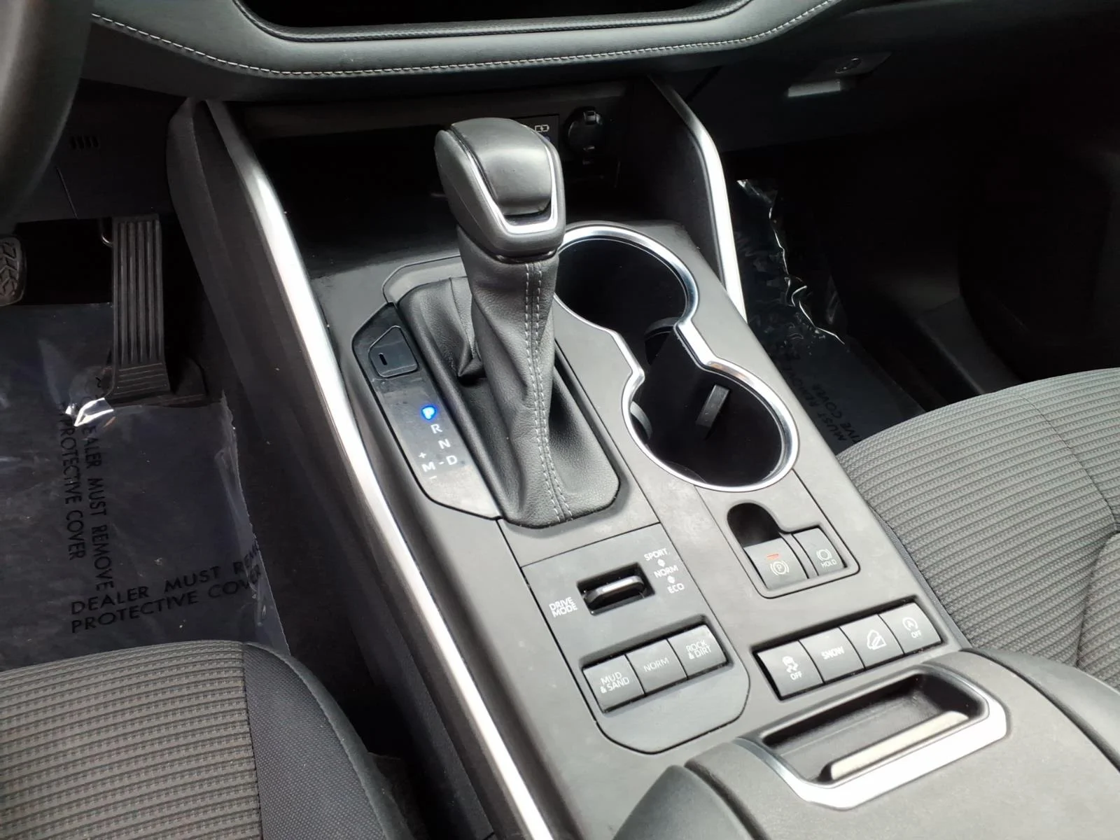 Used 2022 Midnight Black Metallic Toyota LE image 9