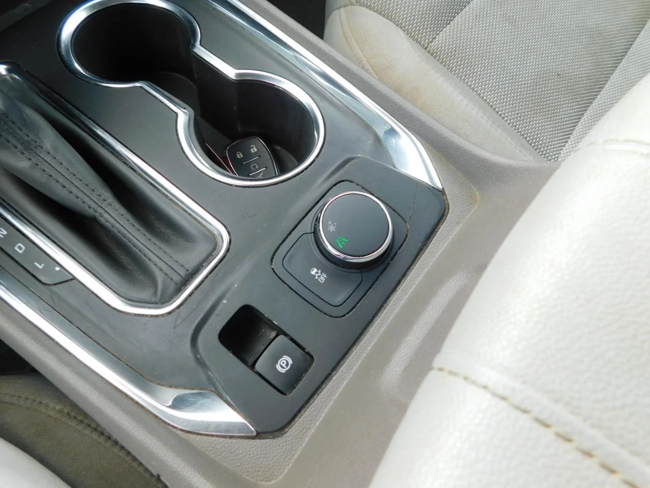 Used 2018 Silver Chevrolet FWD 4DR LT CLOTH W/1LT image 45