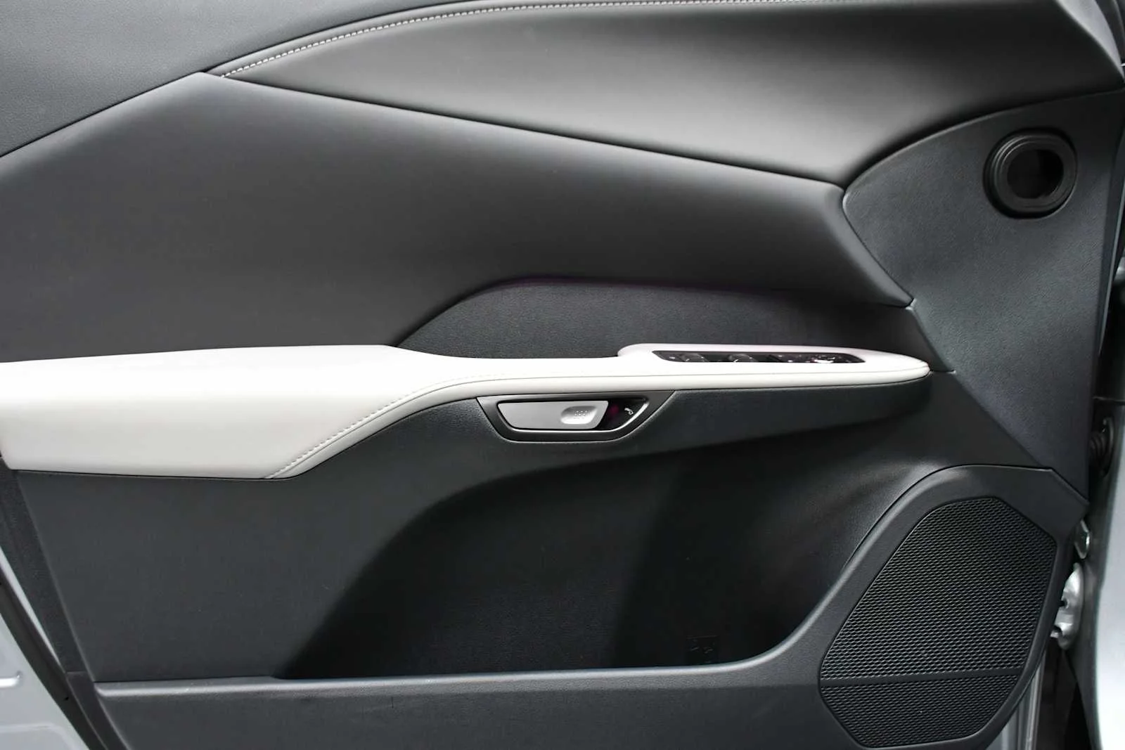 Certified Used 2025 IRIDIUM Lexus Premium Plus image 14