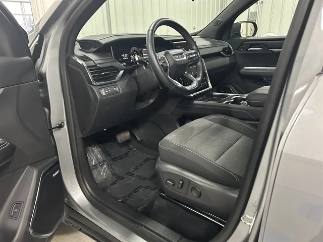 Used 2025 GRAY GMC FWD Elevation image 21