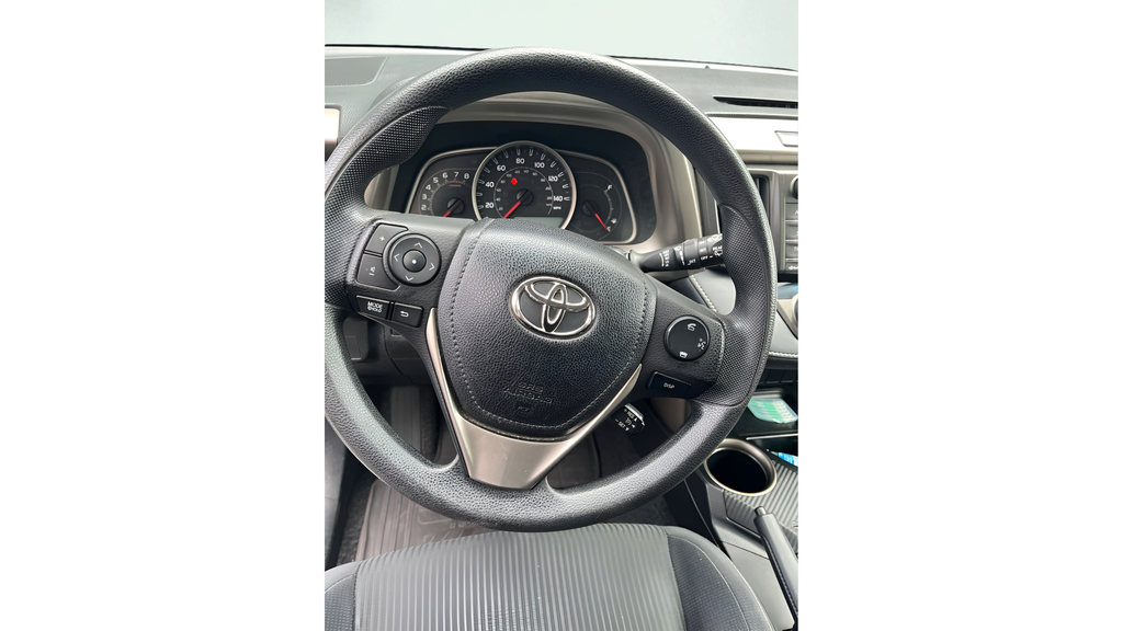 Used 2013 Classic Silver Metallic Toyota XLE image 13