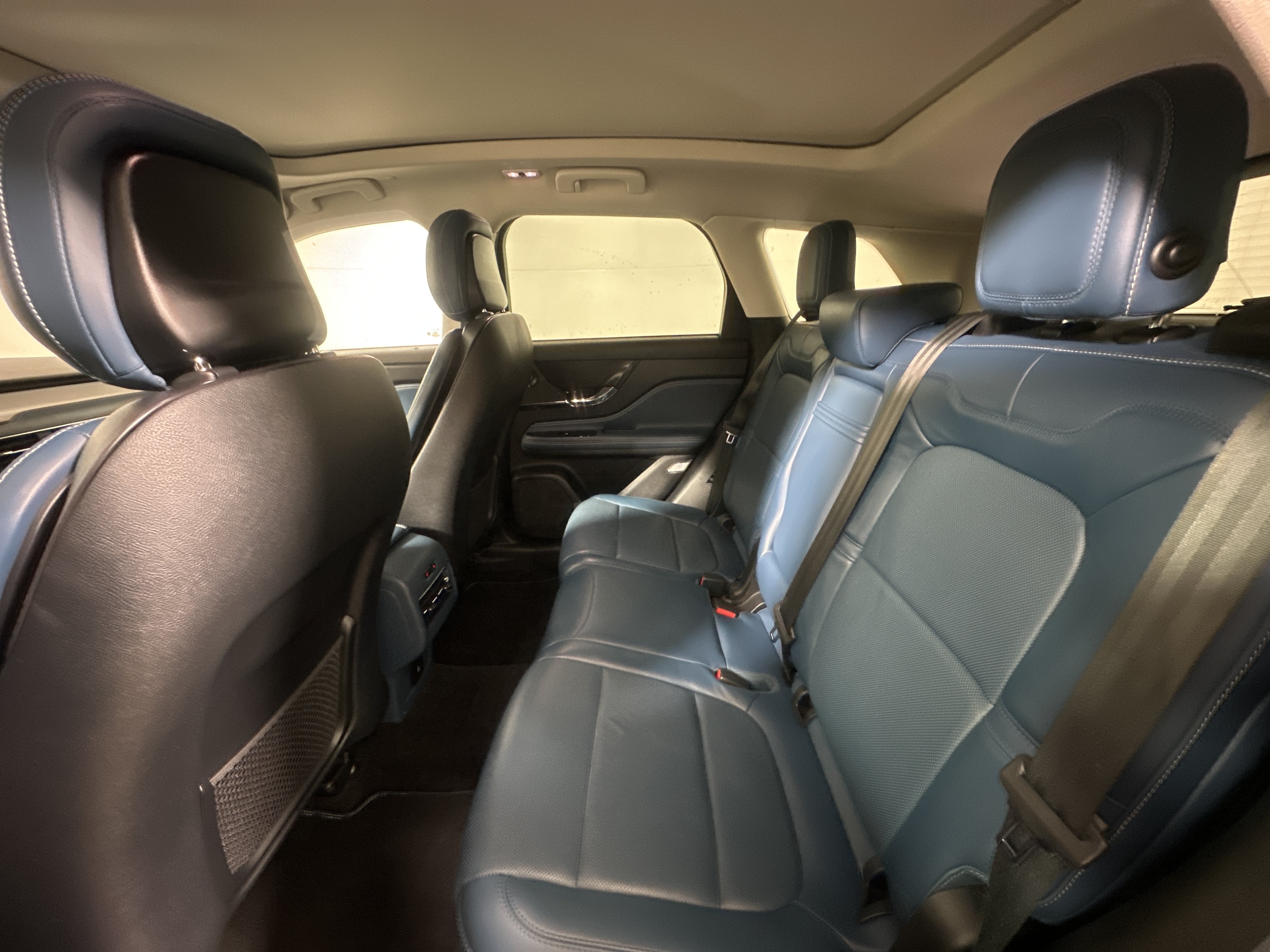 Used 2020 Blue Lincoln Reserve image 25