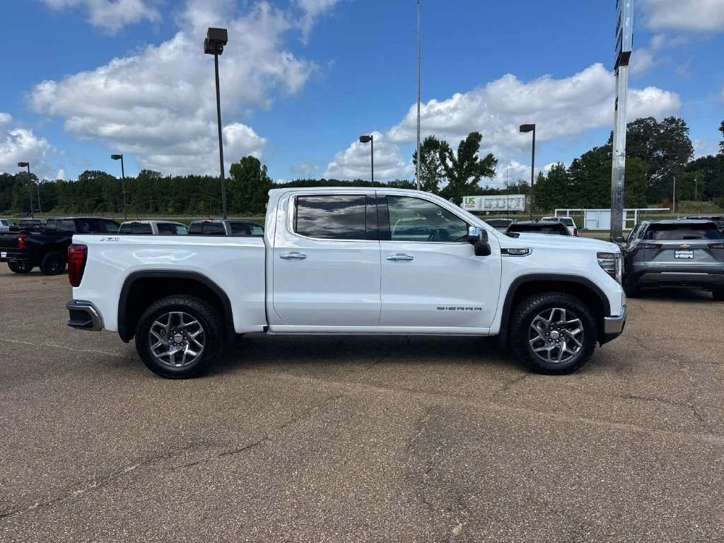 2026 GMC Sierra 1500 SLT - Photo 10