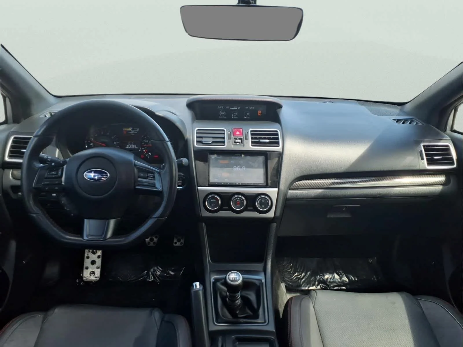Used 2018 Ice Silver Metallic Subaru Limited image 22