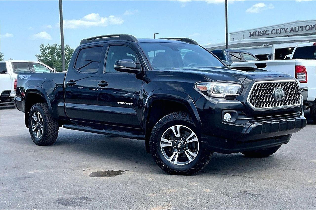 Used 2018 Midnight Black Metallic Toyota SR5 image 36