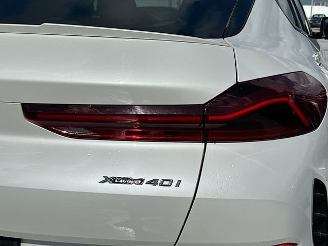 Used 2021 White BMW xDrive40i image 33