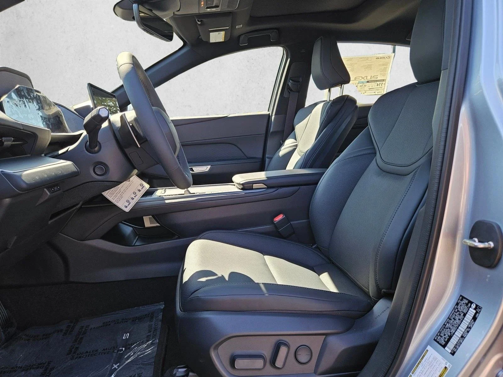 New 2026 Iridium Lexus ES 500e PREMIUM AWD image 4