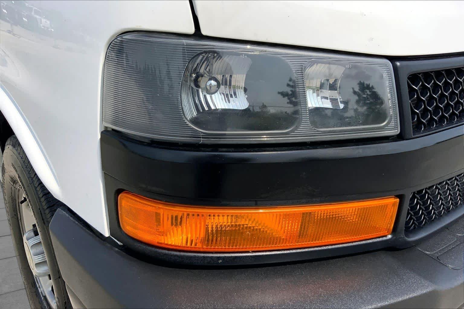 Used 2023 Summit White Chevrolet  image 24