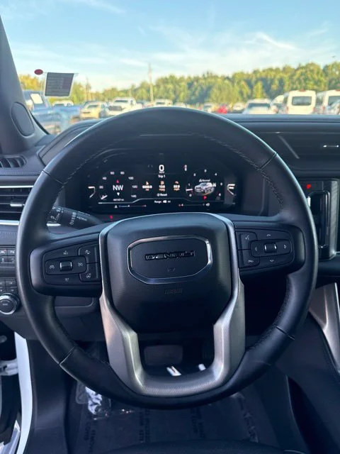 Used 2023 White GMC Denali image 28