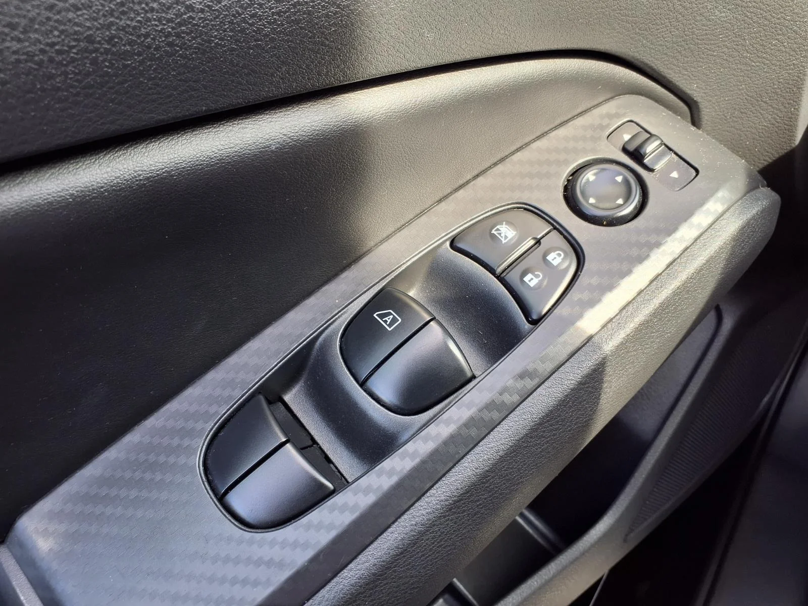 Used 2025 Super Black Nissan SV image 19