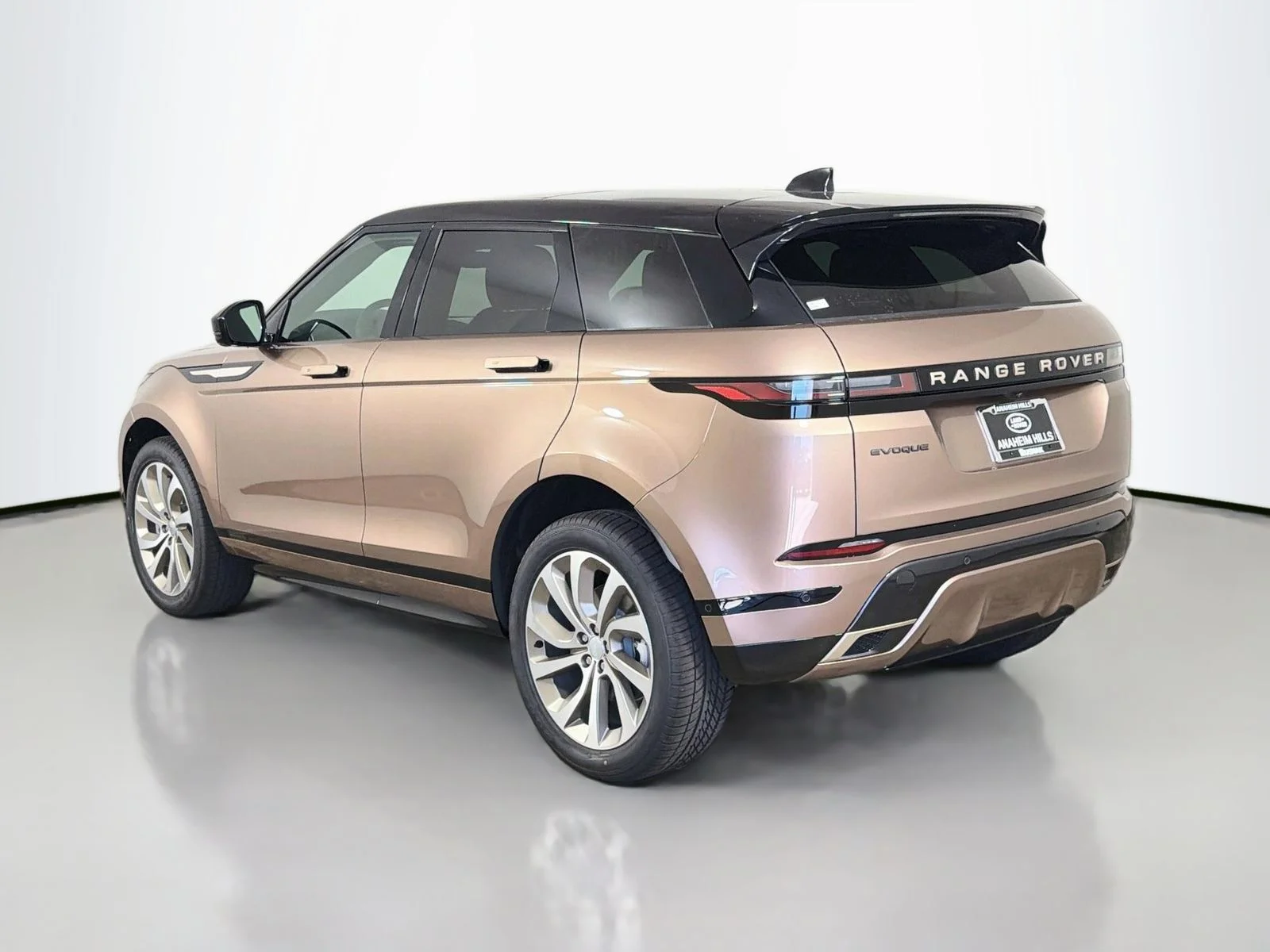 New 2026 Corinthian Bron Land Rover Hoxton Edition image 3