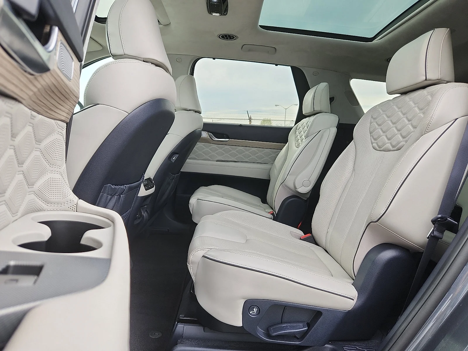 Used 2022 Gray Hyundai Calligraphy image 10