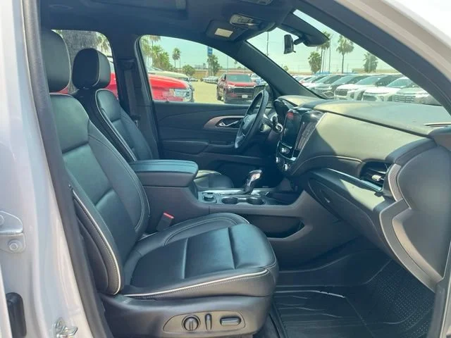 Used 2023 Iridescent Pearl Tricoat Chevrolet Premier image 21