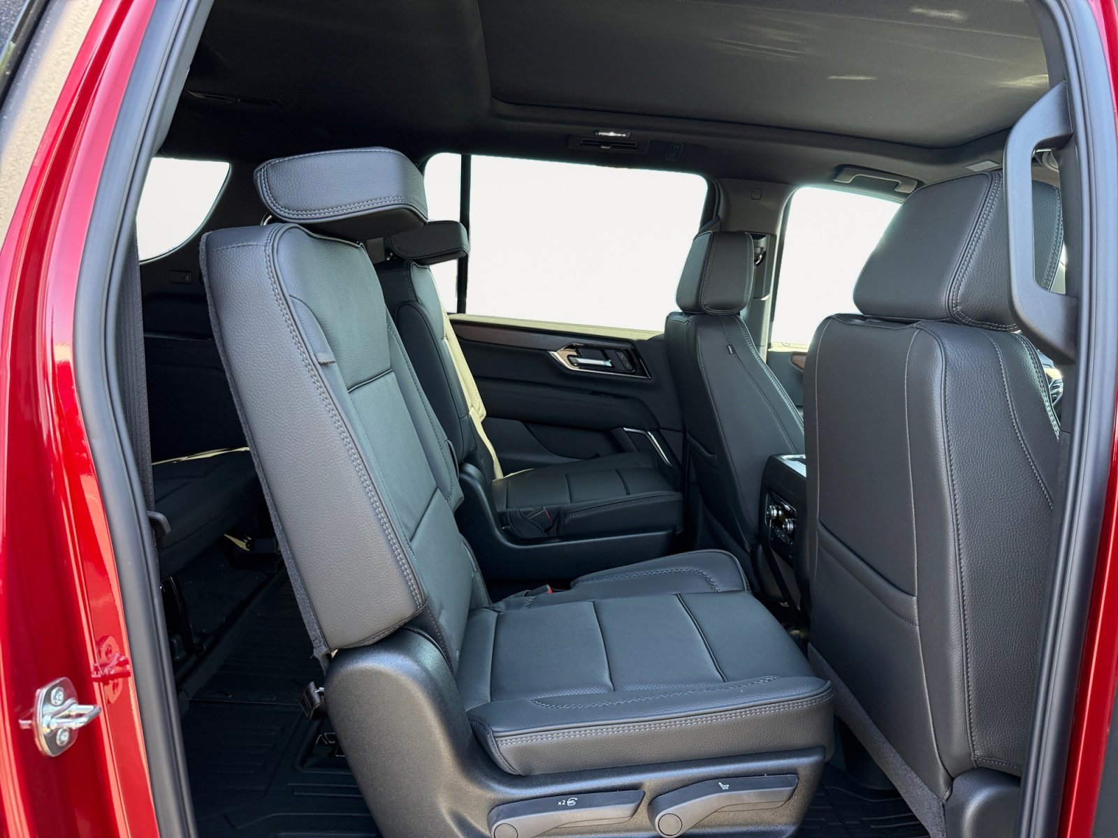 2026 GMC Yukon XL Denali - Photo 18