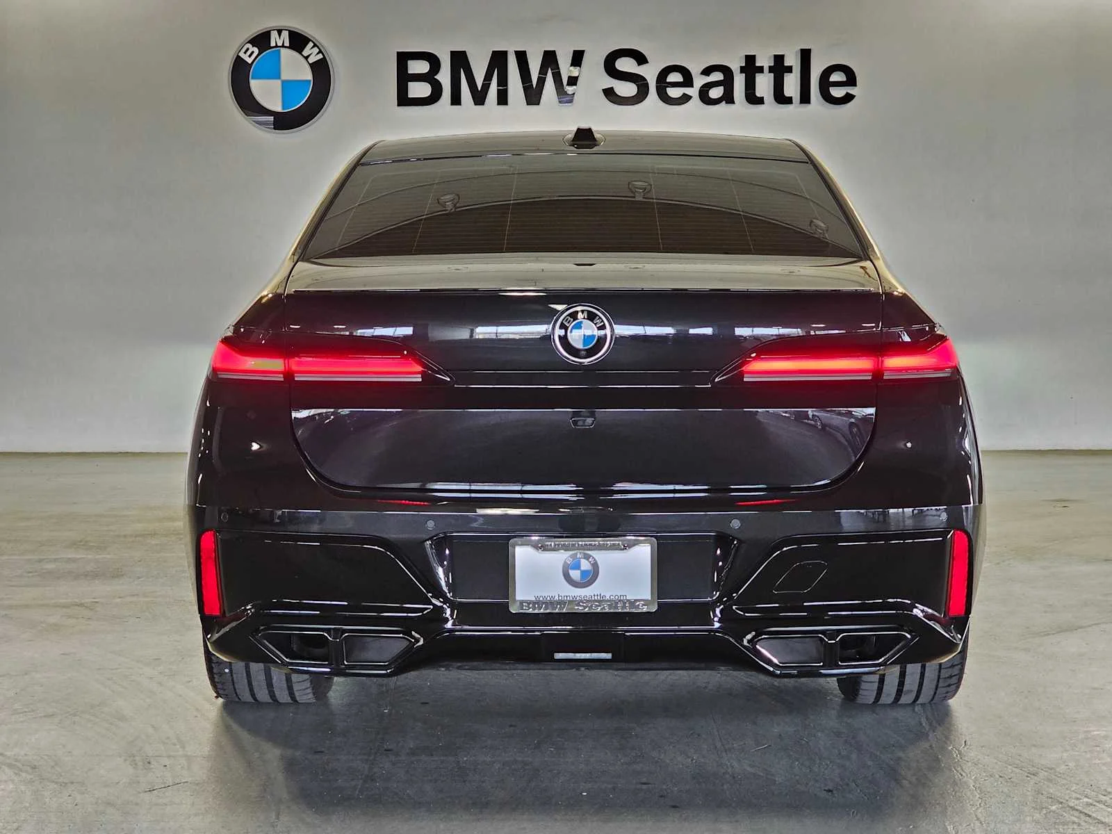Used 2025 Black Sapphire Metallic BMW 760i xDrive image 5