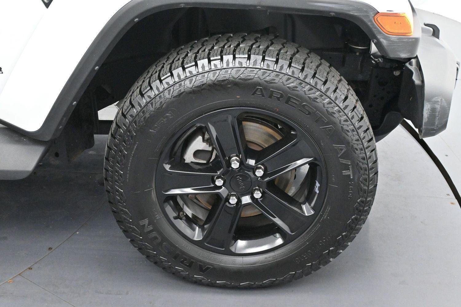 Used 2022 Bright White Clearcoat Jeep Unlimited Sahara Altitude image 31