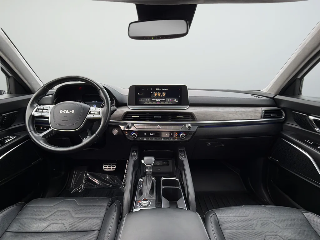 Used 2022 White Kia SX image 9