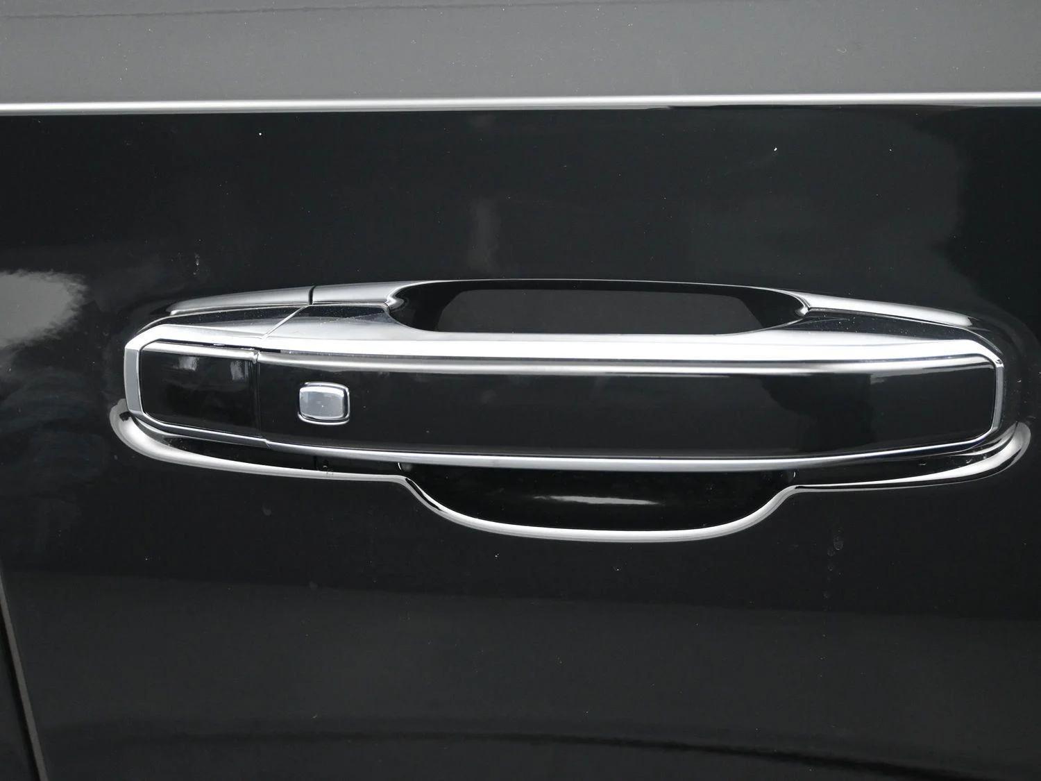 2026 Chevrolet Suburban Premier - Photo 7