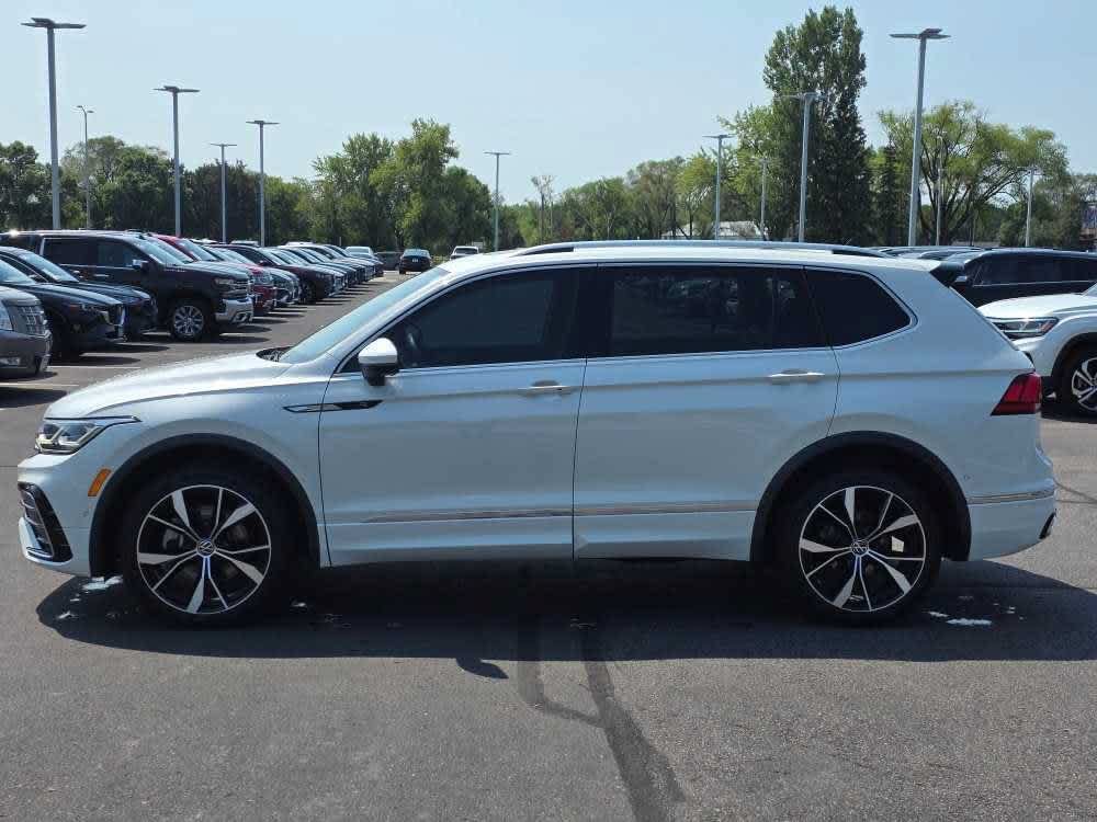 Used 2024 White Volkswagen SEL R-Line image 2