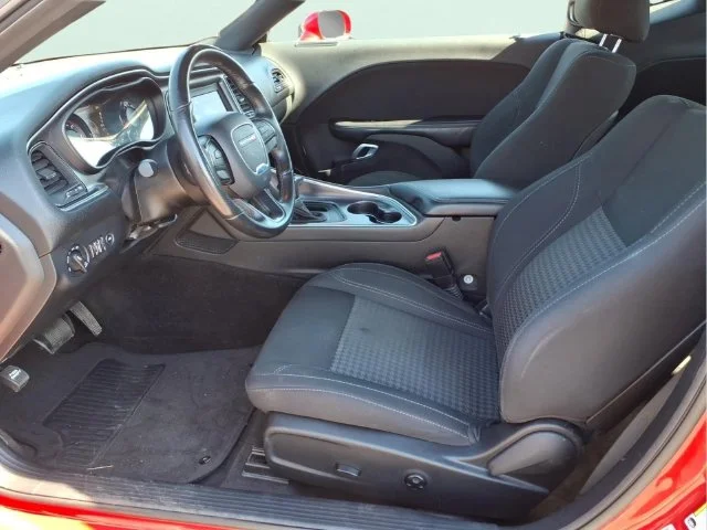 Used 2018 Red Dodge SXT image 17